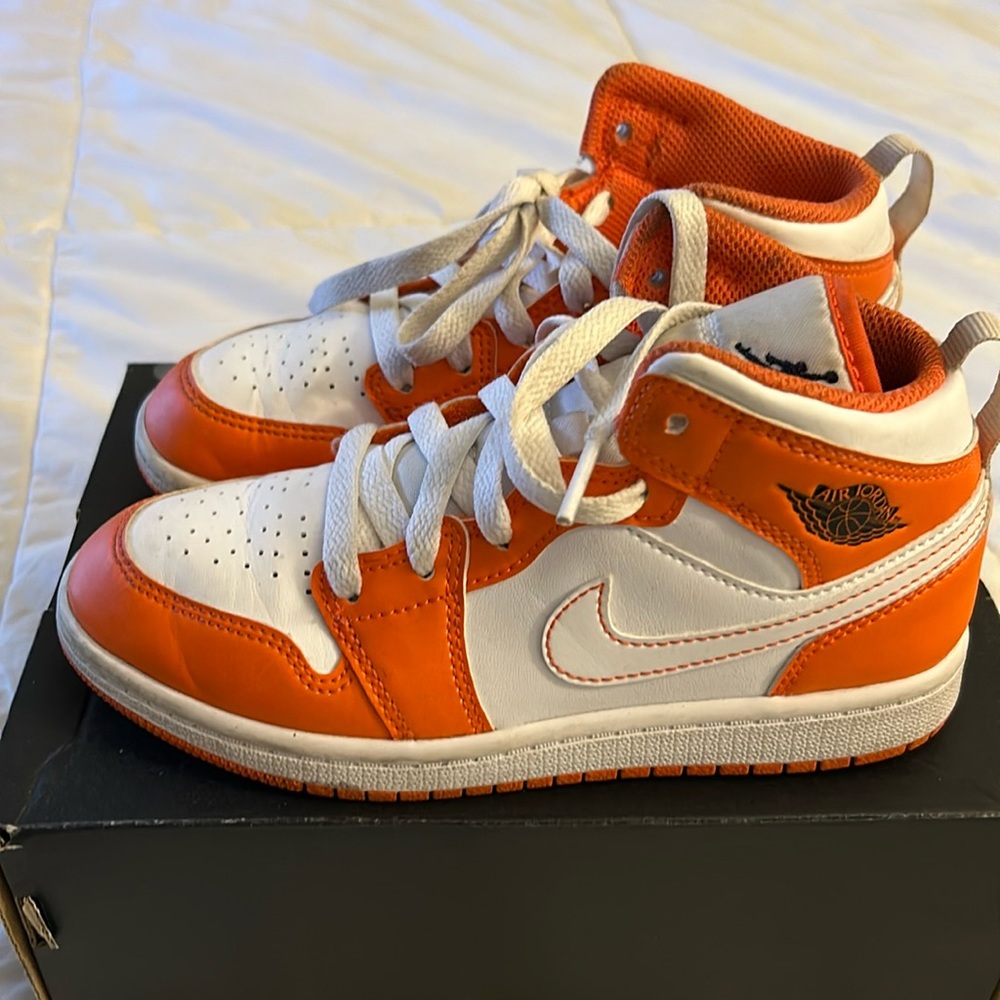 Kids sneakers